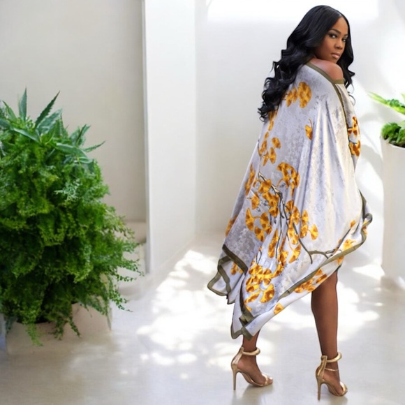 NEW The Madrid Off The Shoulder with Dolman Sleeves Dress - Picture 3 of 16